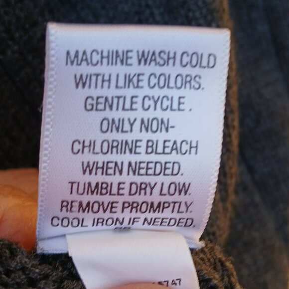 Simply Vera  Dark Grey Cotton Blend Sweater Long Sleeve Buttons onthe Cuffs SzL - Picture 5 of 6